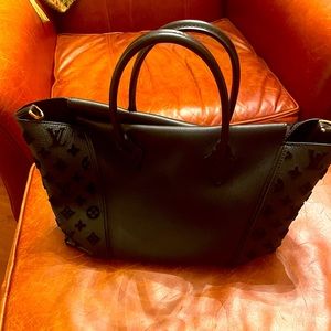 Black Louis Vuitton Purse - Authentic